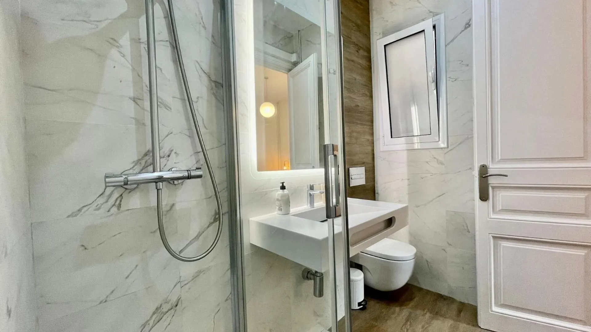 The Gaudi Suites II 바르셀로나 아파트
