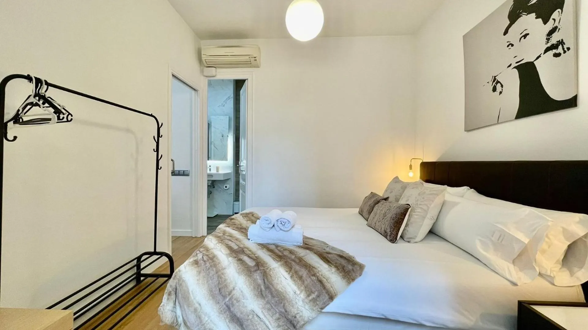 아파트 The Gaudi Suites II 바르셀로나