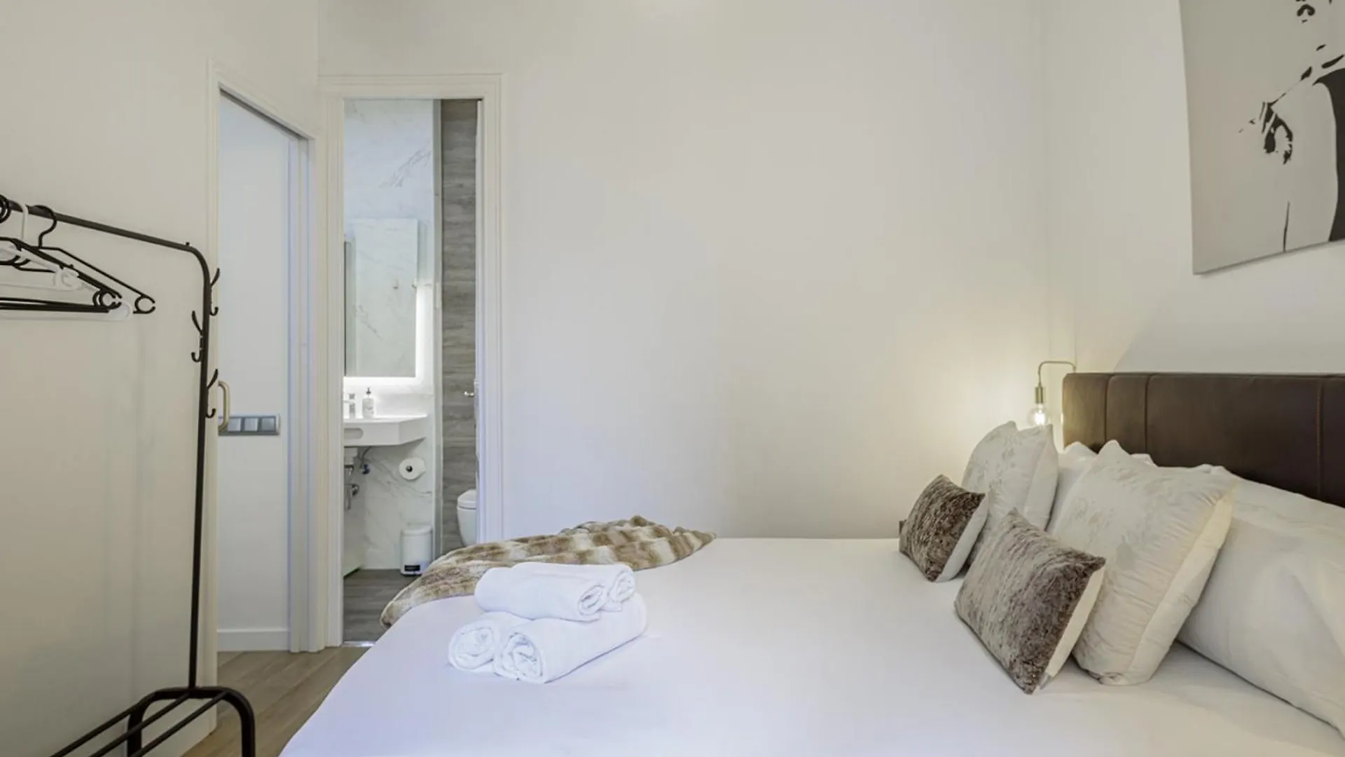 The Gaudi Suites II Barcelona Apartment